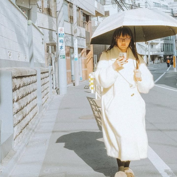 people walking in tokyo, photographed by erick rosa